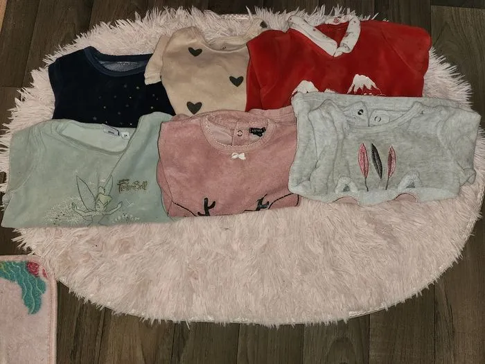 Lot pyjamas 23/24 mois - Différente marque - 24 mois  | Beebs