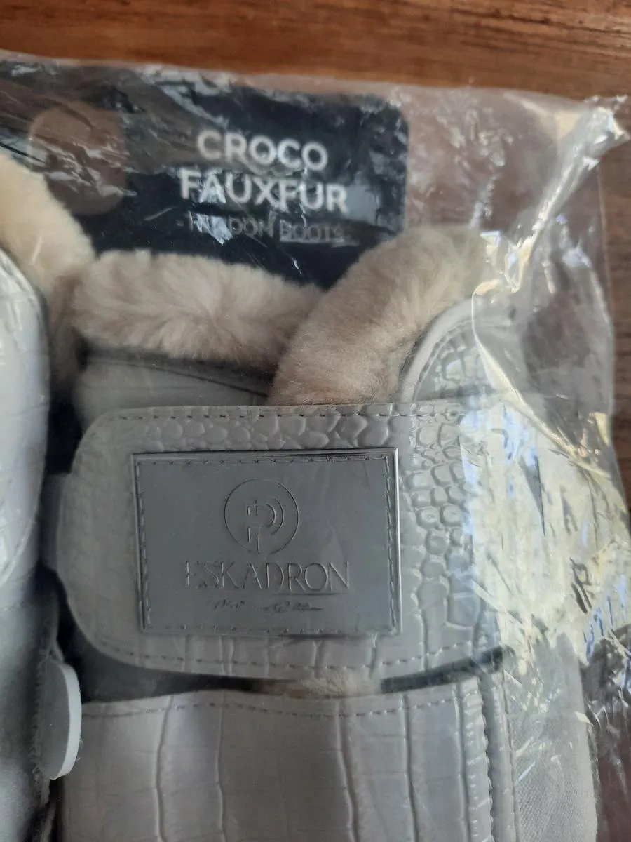 Neuf. Guêtres Eskadron Platinum Croco Faux Fur