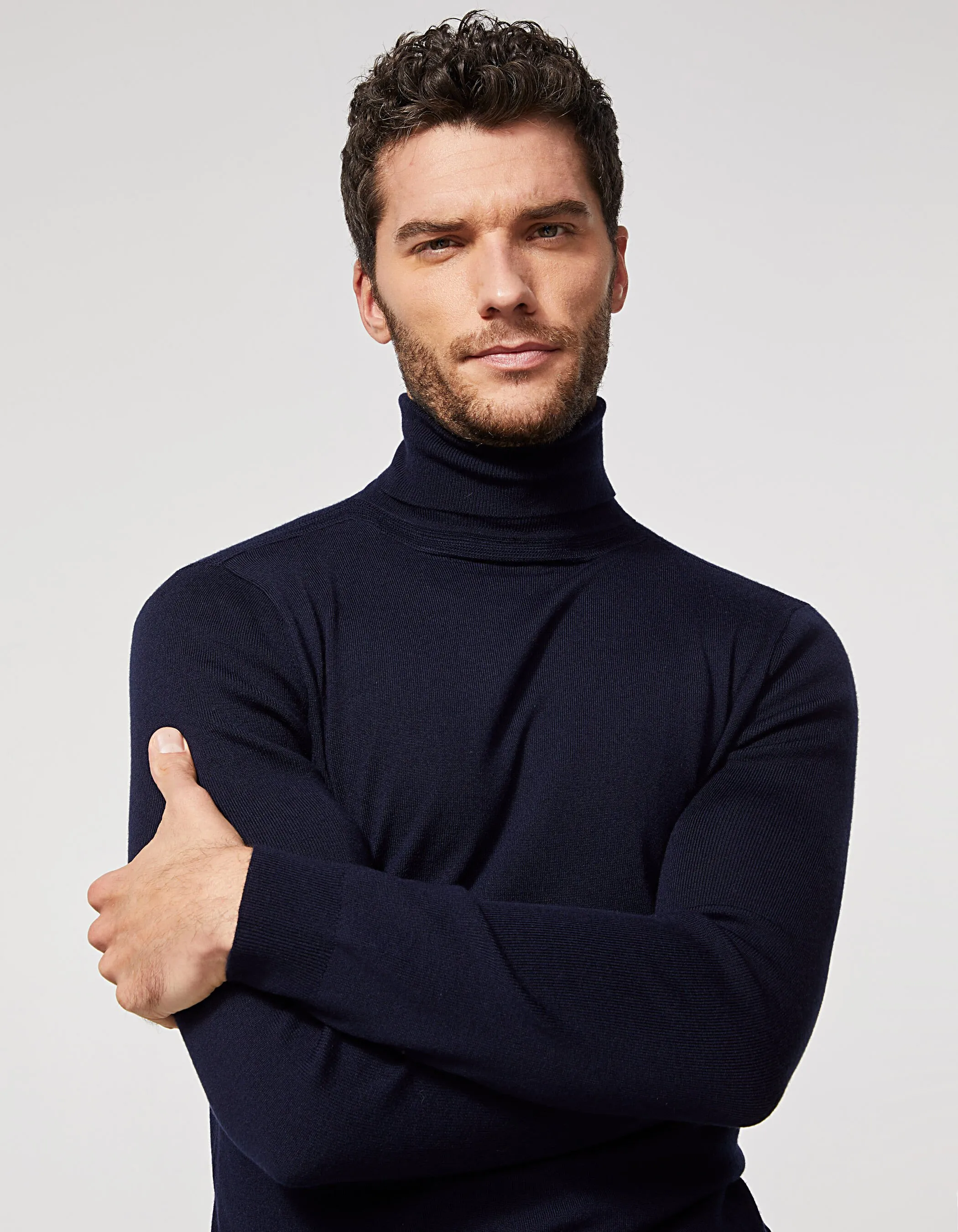 Pull marine à col roulé en laine mélangée Homme