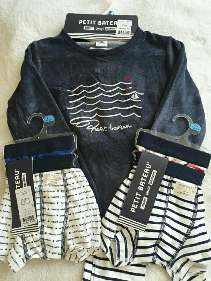 Pyjamas + 4 boxers Petit Bateau 6 ans - Petit Bateau - 6 ans  | Beebs