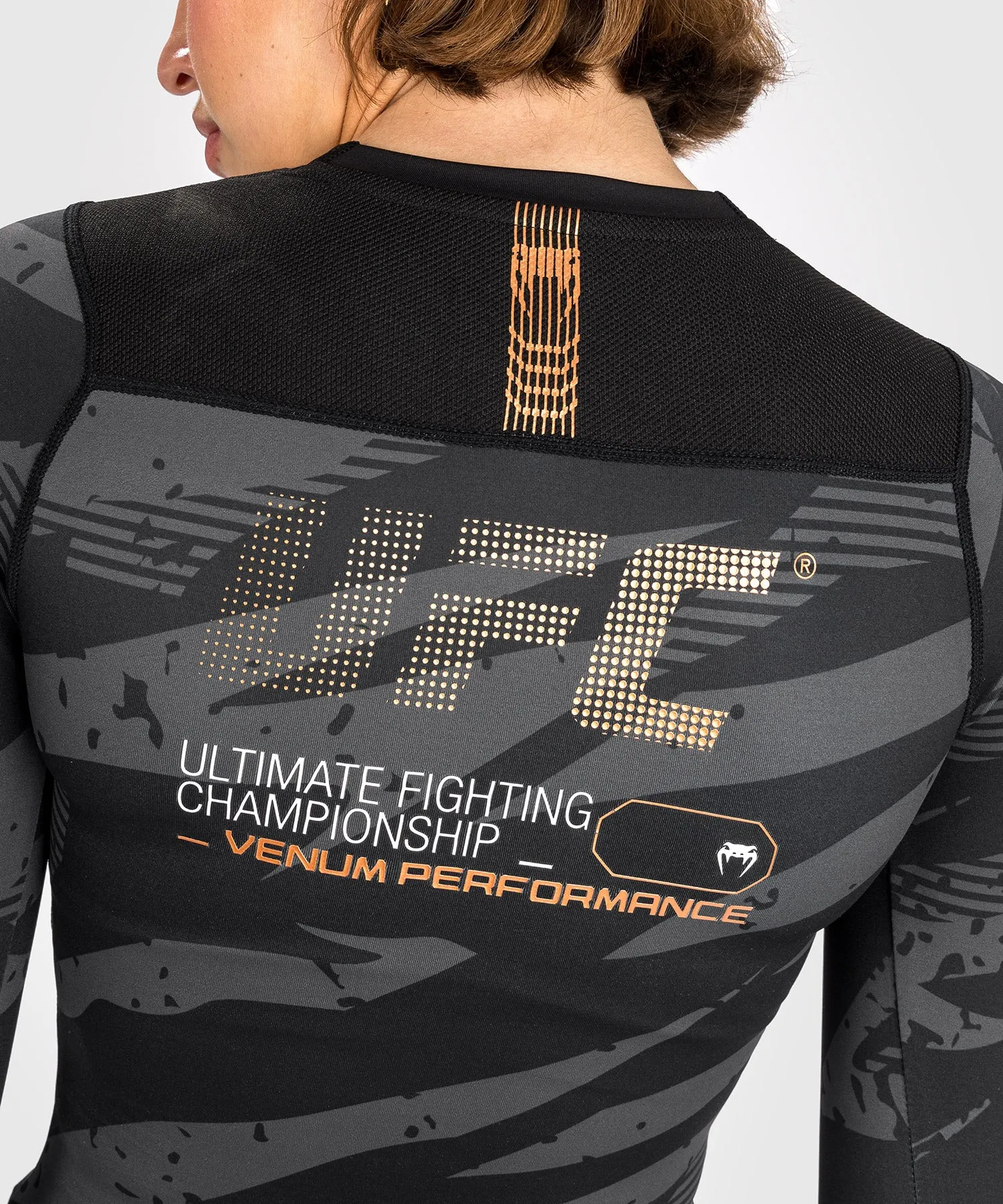 Rashguard À Manches Longues pour Femmes UFC Adrenaline by Venum Fight Week - Urban Camo