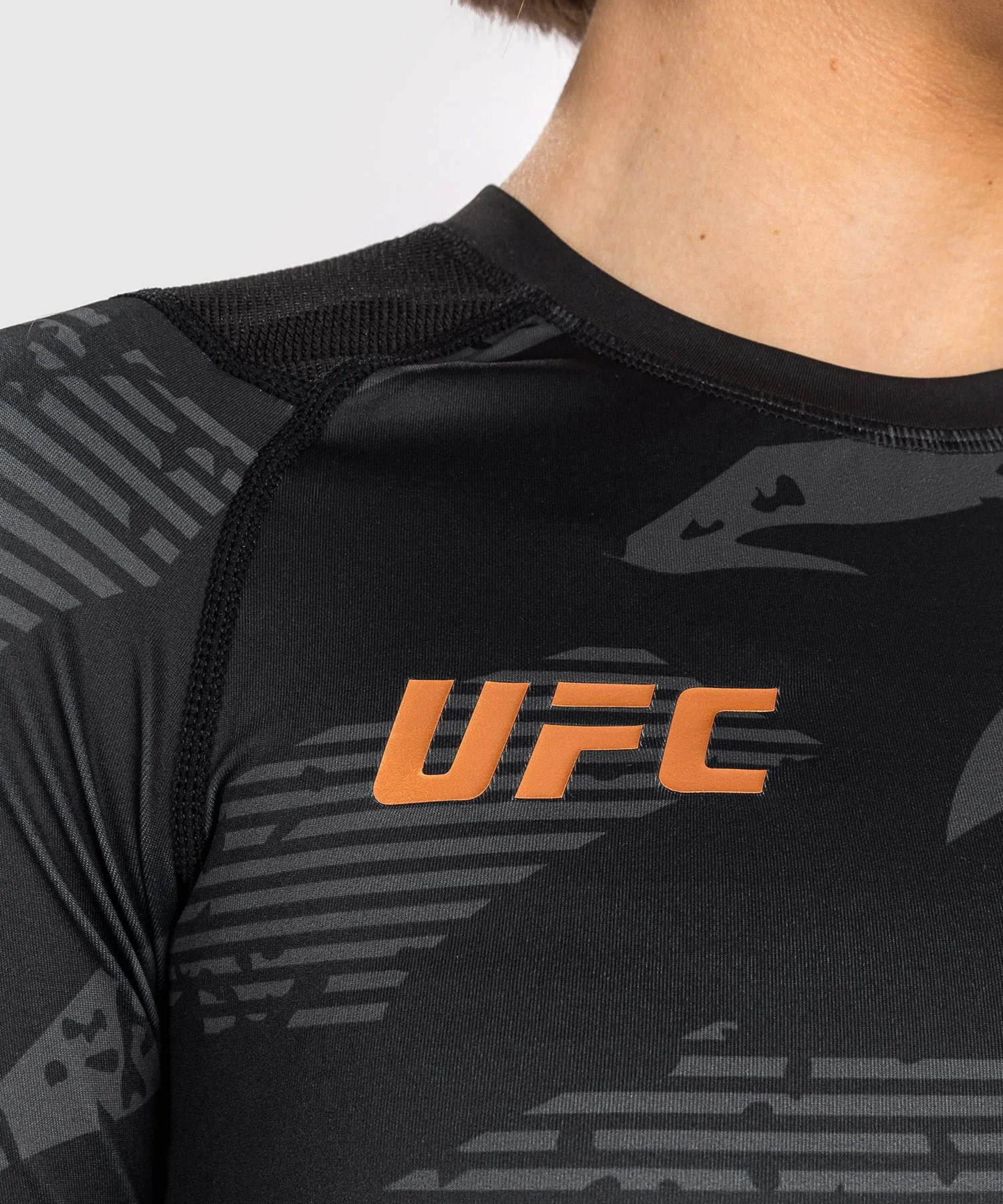 Rashguard À Manches Longues pour Femmes UFC Adrenaline by Venum Fight Week - Urban Camo