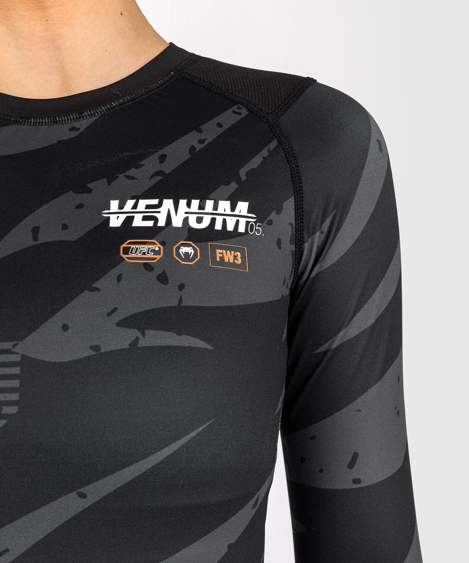 Rashguard À Manches Longues pour Femmes UFC Adrenaline by Venum Fight Week - Urban Camo