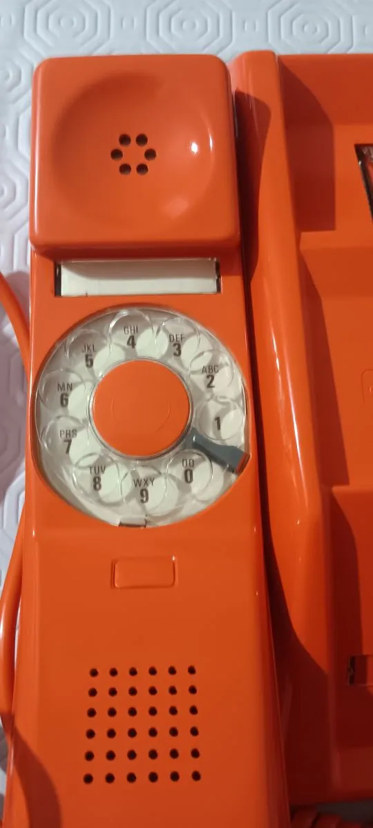 Téléphone à cadran rotatif space age orange de 1977
